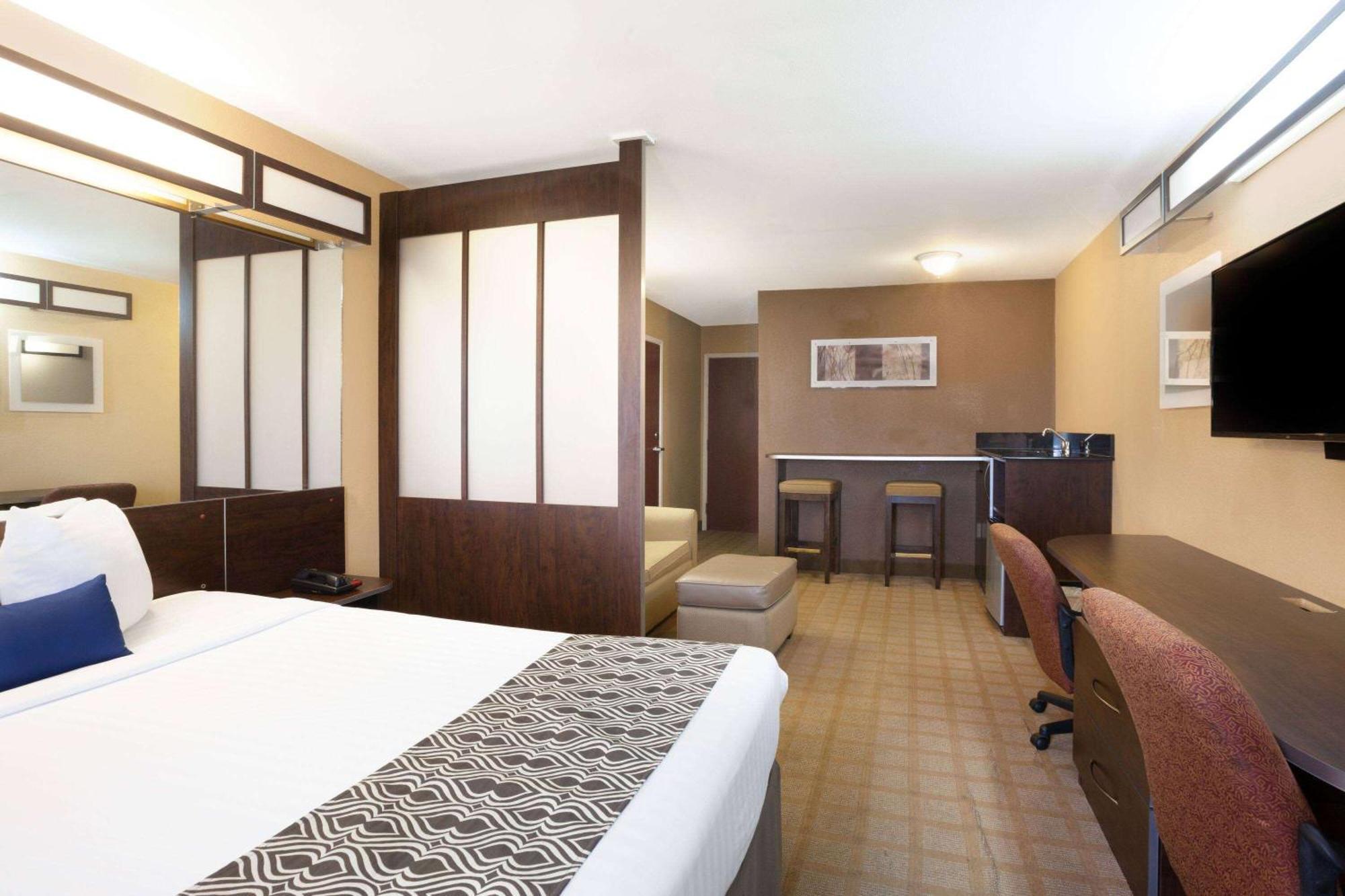 Hotel Microtel Inn&suites 3*